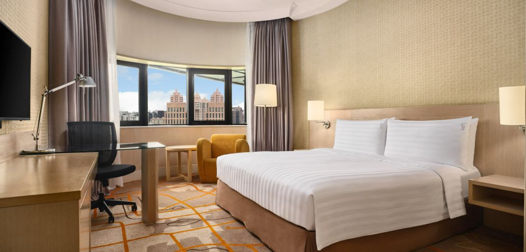 SPACIOUS HOTEL ROOMS FOR A RELAXING CORPORATE STAY 
